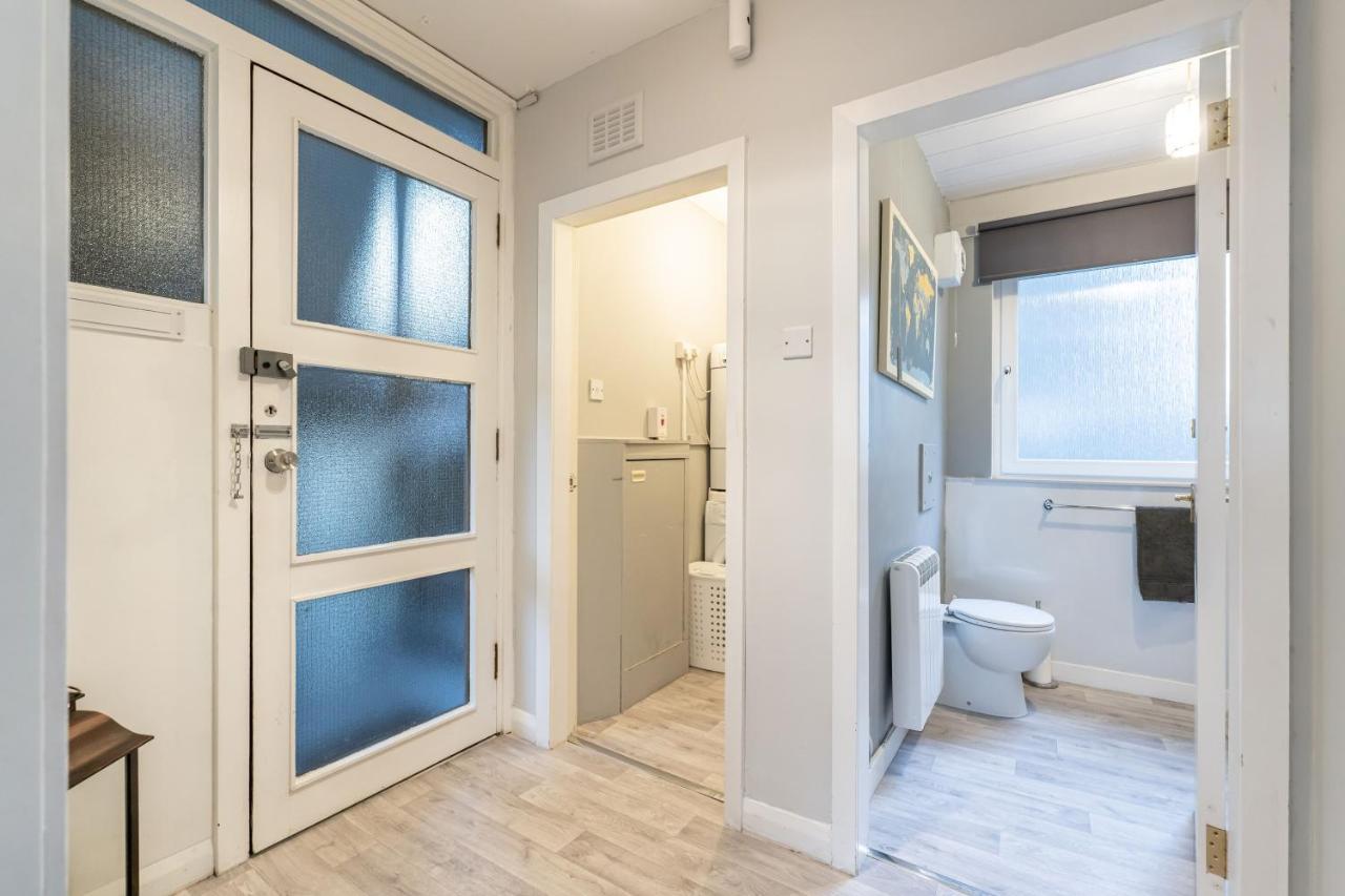 Ground-Fl Two Bedroom Apartment In Bridge Of Allan Extérieur photo